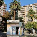 Eccoci ora davanti alla rivendita �n.3�, una delle pi� famose di Bari, perch� situata in un chioschetto nella centrale piazza Aldo Moro, all�ingresso di via Sparano